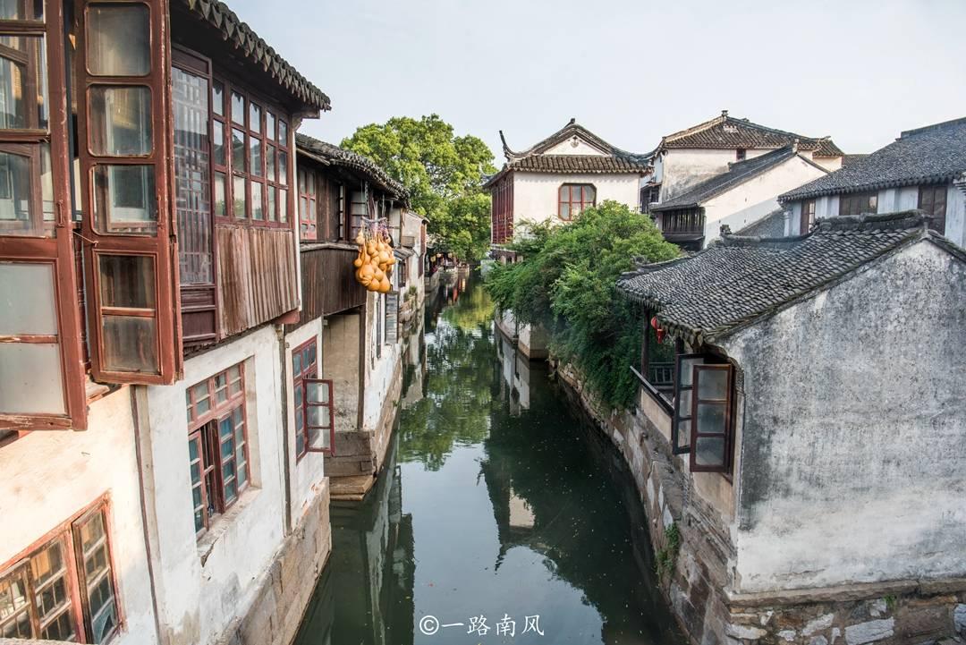三亚年货节上的暖心事